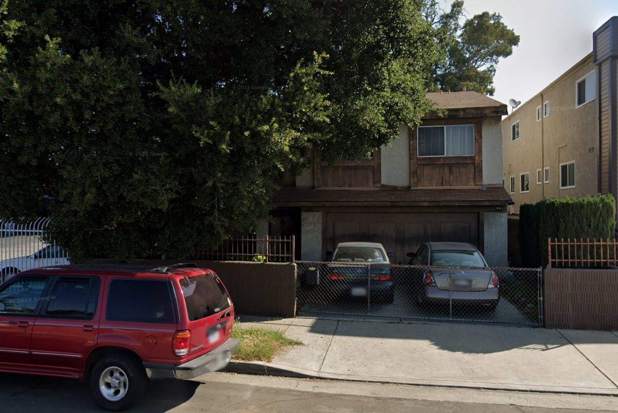 Los Angeles Firefighters Quickly Subdue Blaze In Highland Park Home