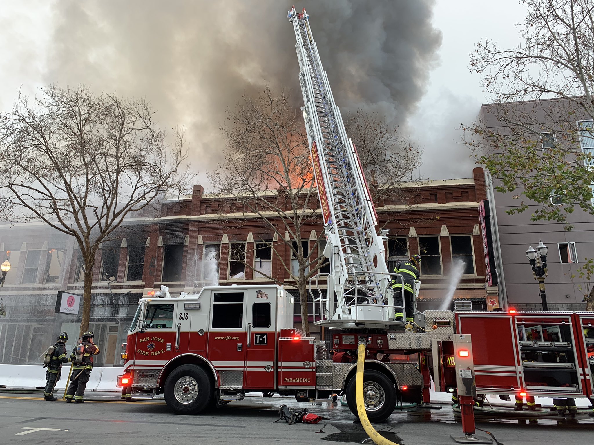 Massive fire engulfs downtown San Jose building, damaging city’s