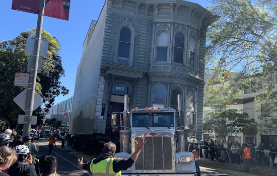 House parade: moving day for the Englander House in photos