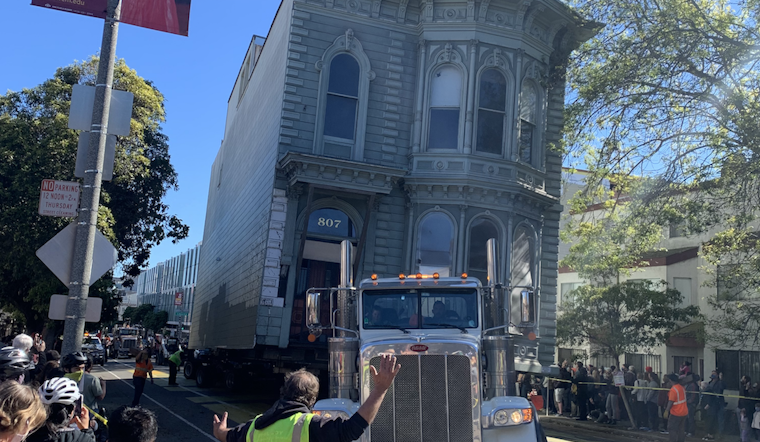 House parade: moving day for the Englander House in photos