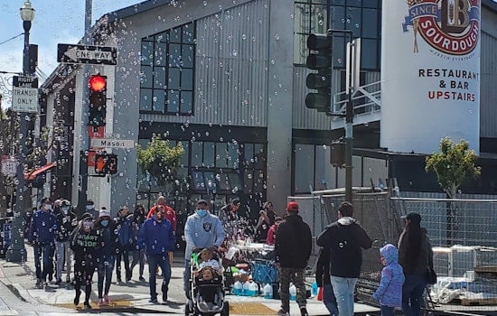 Fisherman’s Wharf suddenly teeming will illegal booze vendors, city can’t do much about it