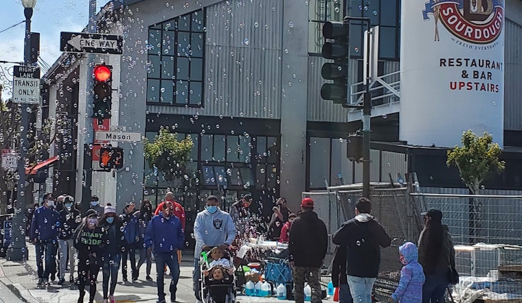 Fisherman’s Wharf suddenly teeming will illegal booze vendors, city can’t do much about it