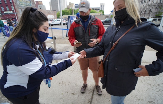 SF bars and restaurants begin checking for vaccination proof at the door