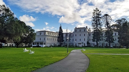 Judge halts Mills College merger with co-ed school 