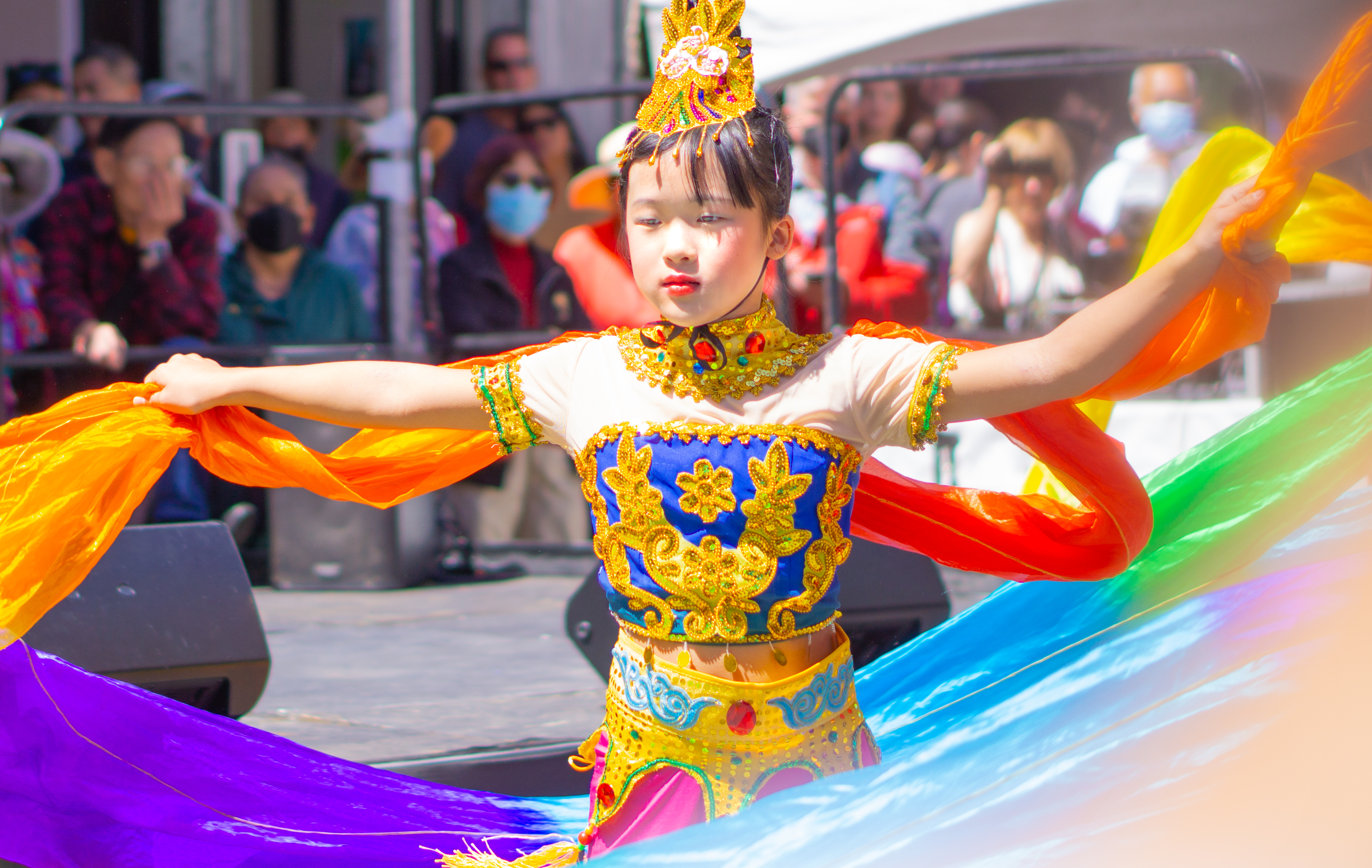 190210) -- SAN FRANCISCO, Feb. 10, 2019 (Xinhua) -- Crosstalk actor Guo  Donglin (down) performs with partner during a Spring Festival tour by  Chinese arts troupes in San Francisco Bay Area, the