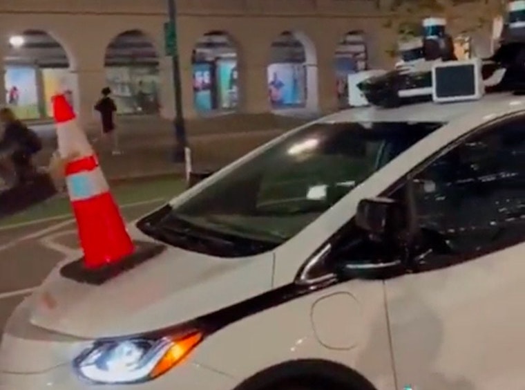 Upset Citizens Attempt to Impede Self-Driving Cars With Orange Cones; Waymo & Cruise Seem to Confirm this Works