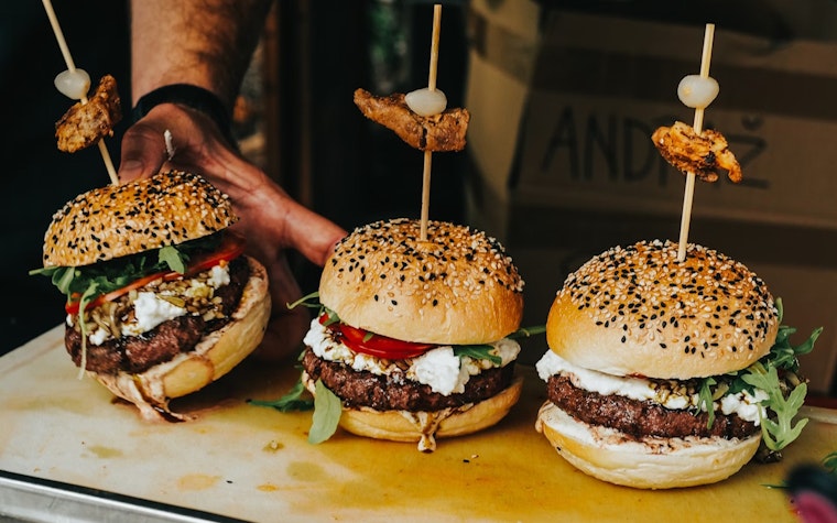 21 Best Chicago Hamburgers That Burger Connoisseurs Should Hit Up in 2023