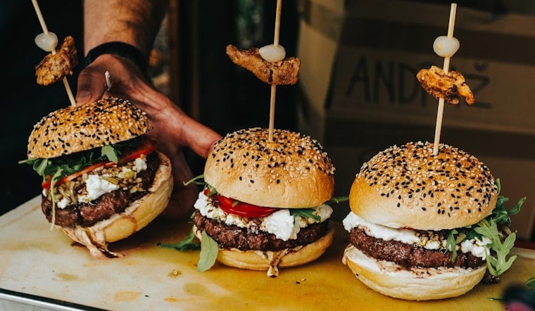 21 Best Chicago Hamburgers That Burger Connoisseurs Should Hit Up in 2023