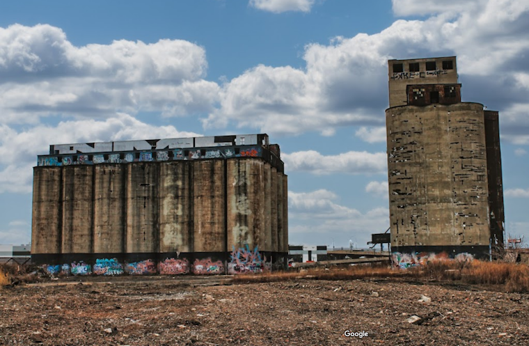 Army Corps Puts Chicago's Damen Silo Demolition Plans Under Review