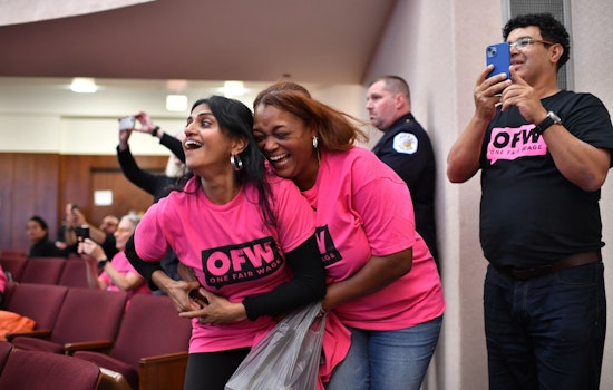 Chicago Makes History as Tipped Workers to Earn Full Minimum Wage by 2028
