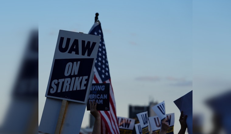 Chicago Mayor Brandon Johnson Backs UAW Rally, Boosts Workers' Rights Movement