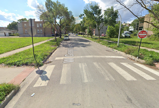 Chicago Sidewalk Shooting Wounds 30-Year-Old