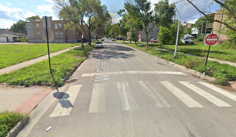 Chicago Sidewalk Shooting Wounds 30-Year-Old