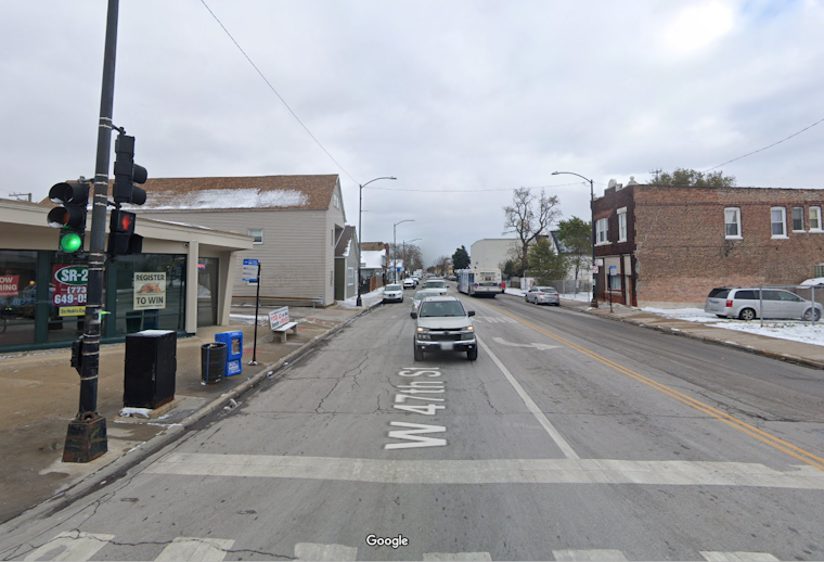 Chicago Woman Falls Victim to Armed Robbery on West 47th Street