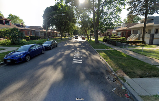 Elderly Duo Robbed at Gunpoint in Brazen Midday Heist on Chicago's South Side