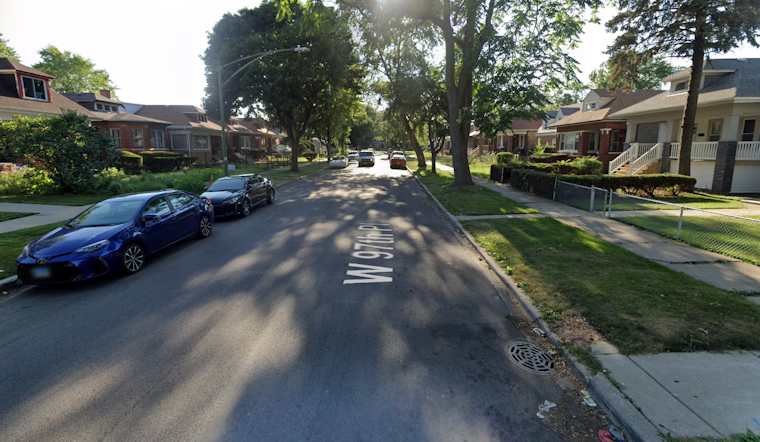 Elderly Duo Robbed at Gunpoint in Brazen Midday Heist on Chicago's South Side