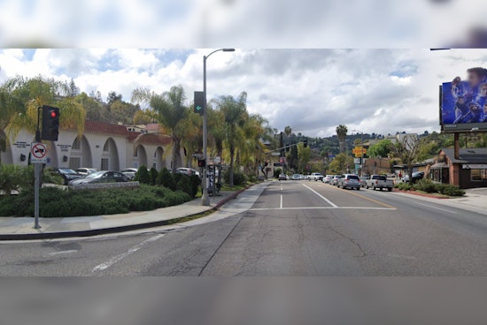 Firefighters' Heroic Actions Save a Trapped Man in the Hollywood Hills Collision