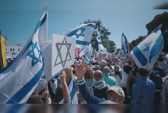 Hundreds Rally in Beverly Hills in Support of Israel amid Ongoing Hamas Conflict