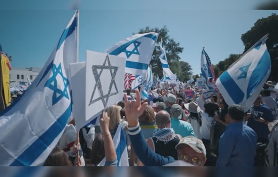 Hundreds Rally in Beverly Hills in Support of Israel amid Ongoing Hamas Conflict