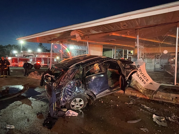 Car Crashes Into Nissan Dealership, Injuring One in South Side Chicago