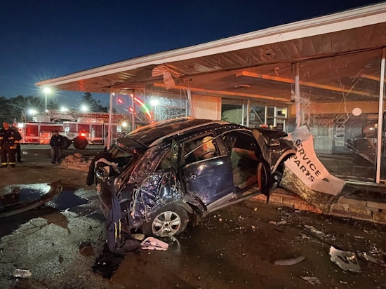 Car Crashes Into Nissan Dealership, Injuring One in South Side Chicago