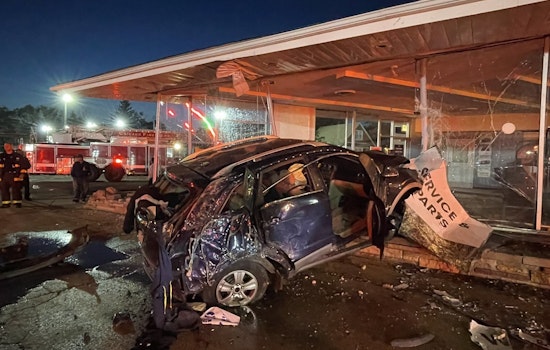 Car Crashes Into Nissan Dealership, Injuring One in South Side Chicago