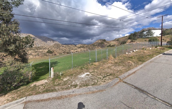 LA Fire Departments Quickly Contain Tujunga Canyon Brush Fire