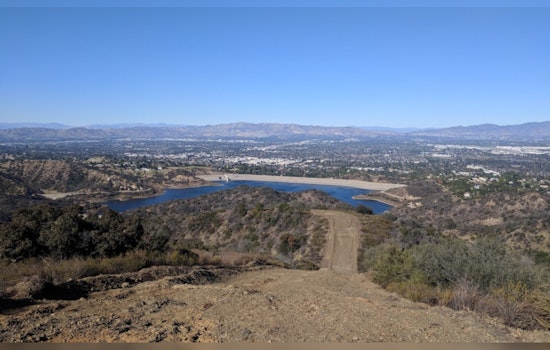 Los Angeles Fire Department Conducts Swift Airlift Rescue of Ill Hiker in Brentwood Trail