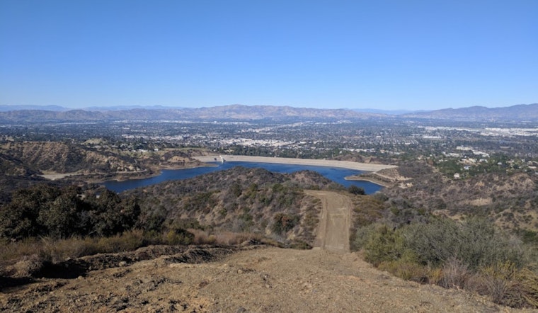 Los Angeles Fire Department Conducts Swift Airlift Rescue of Ill Hiker in Brentwood Trail