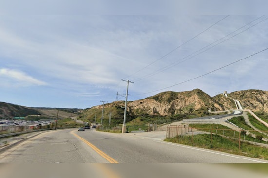 Los Angeles Firefighters Act Swiftly to Control Sylmar Brush Fire