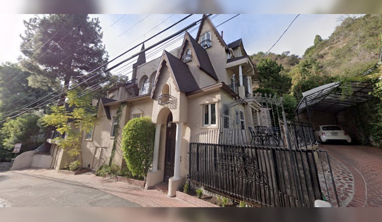 Los Angeles Firefighters Swiftly Extinguish Beverly Crest Blaze, Saving Hillside Home