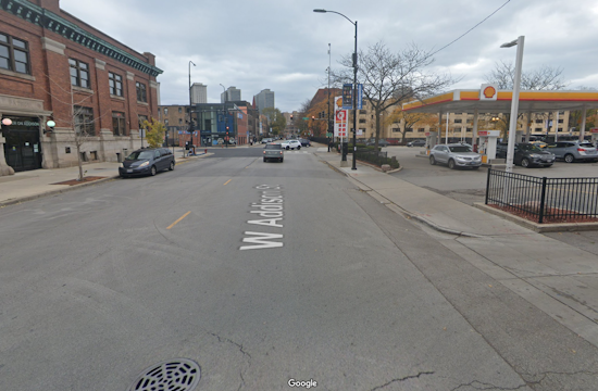 Man Injured in Late-Night Lake View Stabbing; Attacker Still at Large in Chicago