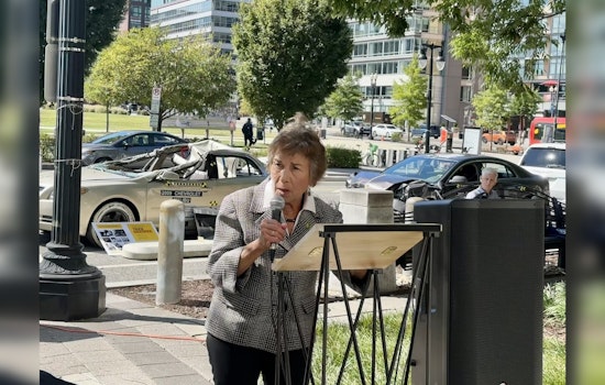 Pro-Palestinian Protesters Occupy Rep. Schakowsky's Skokie Office Near Chicago, Seek Support for Congressional Resolutions
