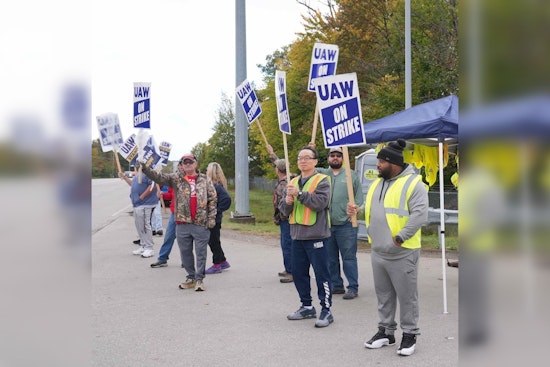UAW and Ford Reach Tentative Labor Contract Amid Auto Worker Walkouts