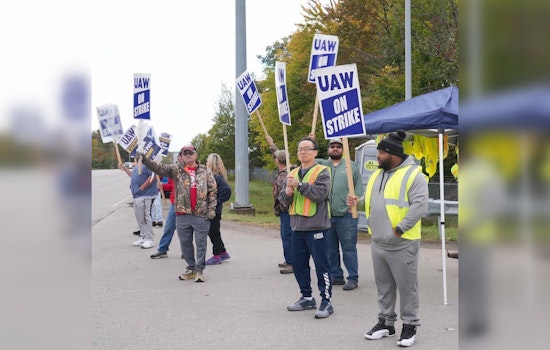 UAW and Ford Reach Tentative Labor Contract Amid Auto Worker Walkouts