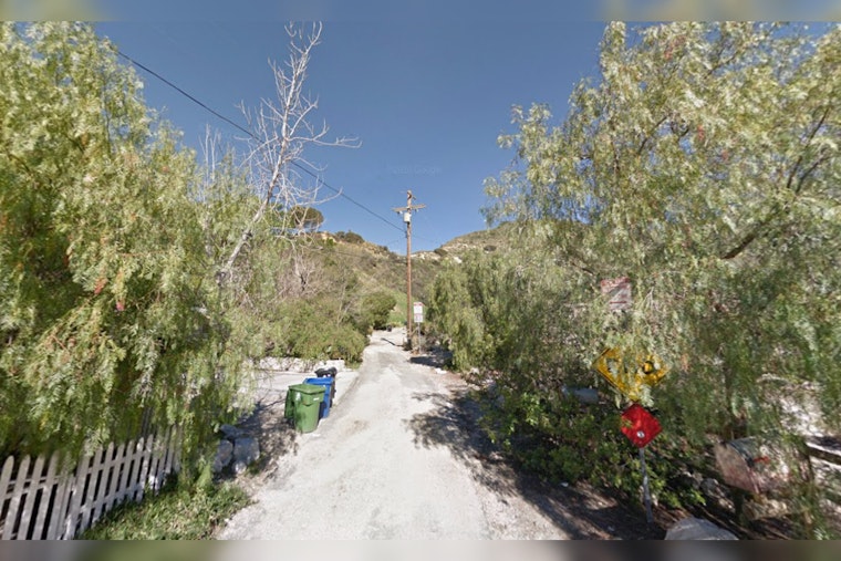 A Suspenseful Situation Unfolds on Graveyard Road as LAFD Air Ops Courageously Rescue a Stranded Hiker to Safety in Tujunga