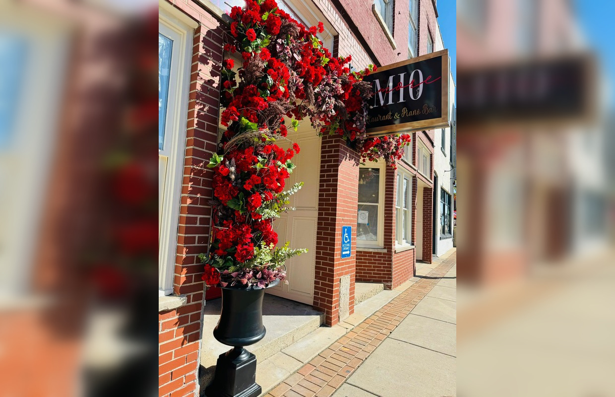 Amore Mio Italian Cuisine and Piano Bar Dazzling Downtown Aurora's