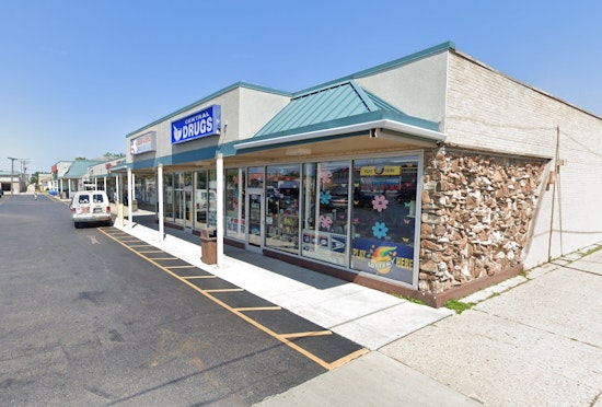 Armed Bandits Blitz Local Biz in Predawn Pilfer Spree in Chicago Lawn Area