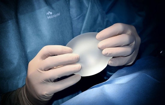 Chicago Medics' Chest Move: Double-Lung Transplant Uses Breast Implants to Save Smoker's Life