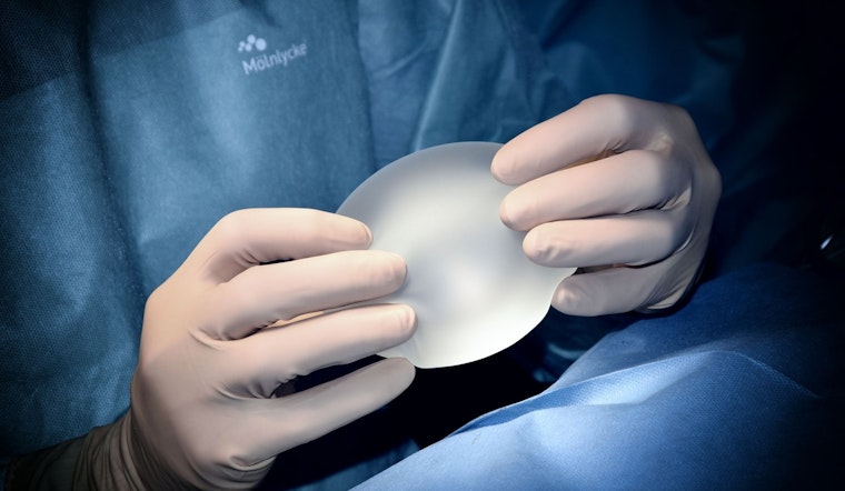 Chicago Medics' Chest Move: Double-Lung Transplant Uses Breast Implants to Save Smoker's Life