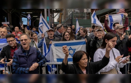 Chicago Protesters Demand Israel-Hamas Ceasefire as Thousands March for Israel in Washington, D.C.