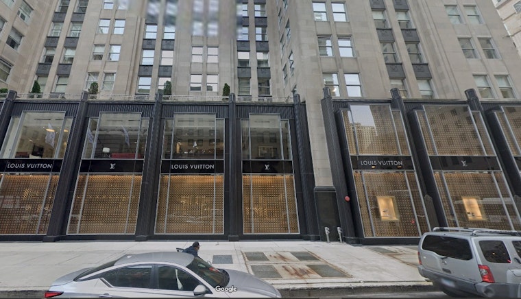 Chicago Retail Raids: Burglars Crash Cars into Luxury and Streetwear Stores, Eluding Authorities