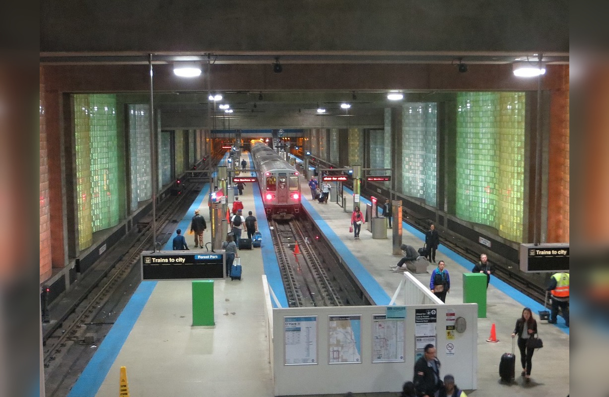 CTA Serves Up $5 Travel Deals for Chicago's Thanksgiving Festivities