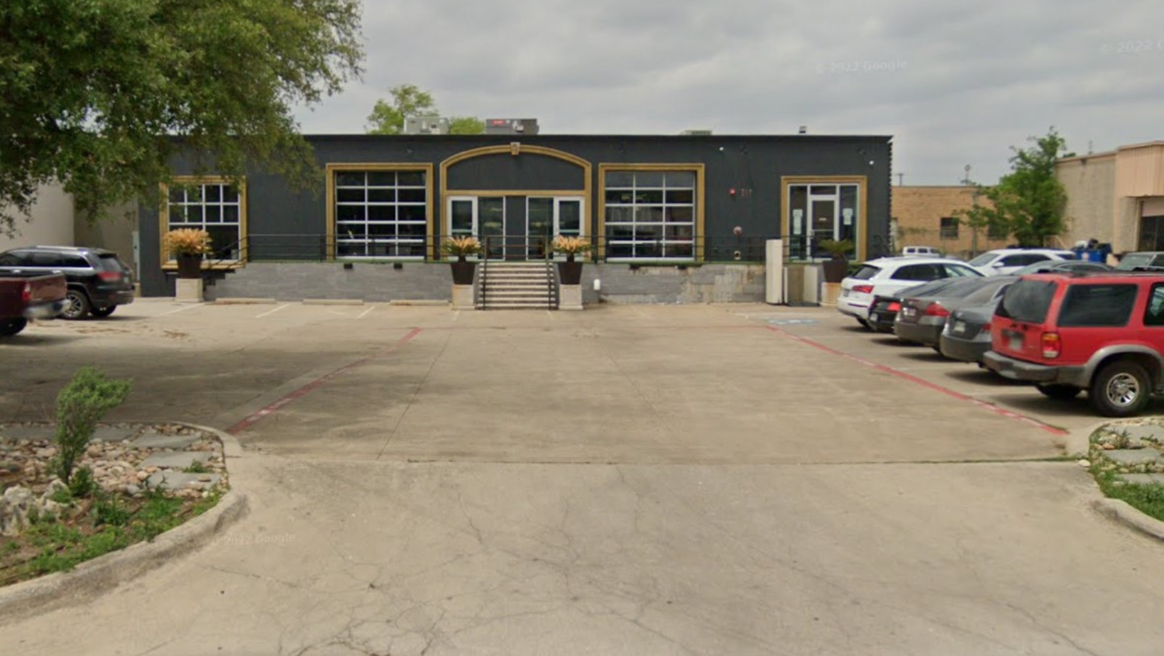 Dallas Bar Shooting Injures Three, Community Seeks Justice in Deadly