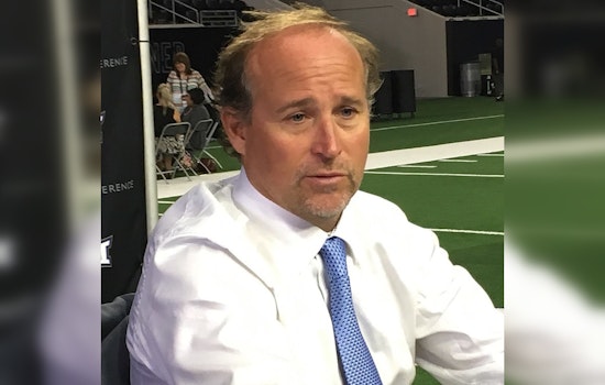 Holgorsen Handed His Hat as the Houston Cougars Claw Out After a Five-Year Fumble