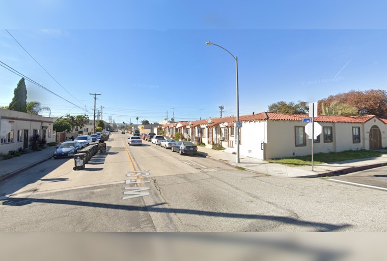 Los Angeles Fire Department Swiftly Tackles Bungalow Blaze in Wilmington