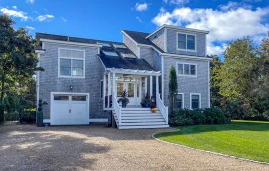 Martha's Vineyard Marvel, $4.6M South Beach Gem Beckons the Elite with Poolside Pizzazz and Luxe Living!