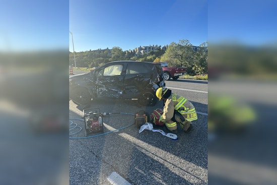 Multi-Vehicle Mayhem on Mopac Expressway, Emergency Crews Hustle to Free Pinned Victim