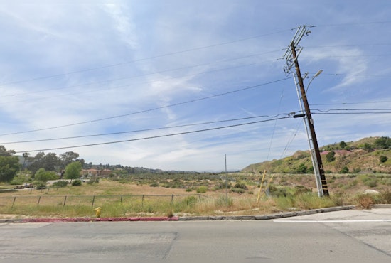 Swift Containment of Los Angeles Brush Fire Averts Disaster, Firefighters Quell Sunland Blaze