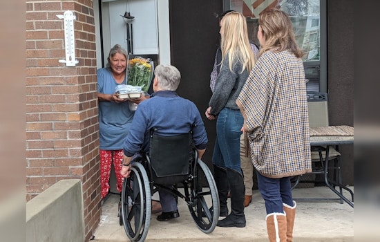 Texas Governor Abbott Serves Up Thanksgiving Cheer with Meals on Wheels in Austin